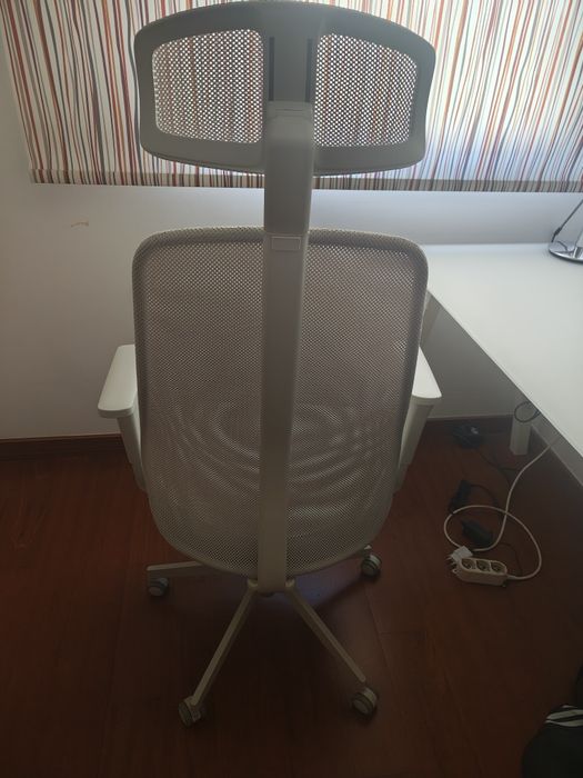 Secretaria e cadeira articulada