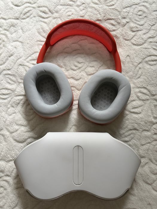 AirPods Max lighting