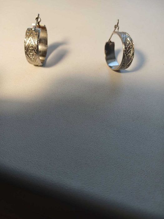 Гарні жіночі сережки