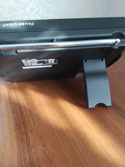 Радиоприемник V9805  новий.