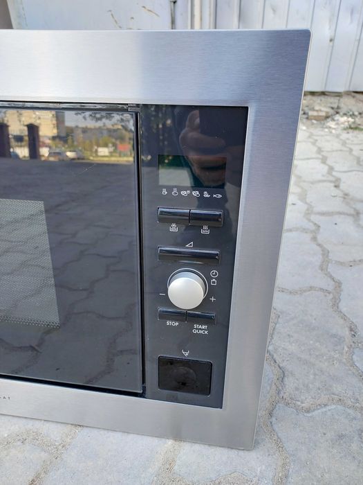 Встраиваемая микроволновая печь AEG MC2665E-M 26л 900Вт б/у