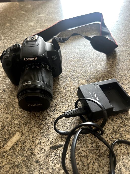 Canon EOS 700D + EF-S 18-55mm IS
