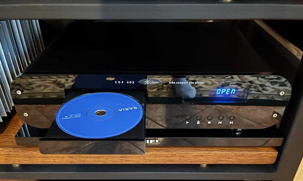 Lector CDP-603 , odtwarzacz płyt CD, wyjście lampowe , bonus : dodatkowe lampy z lat 60-tych.