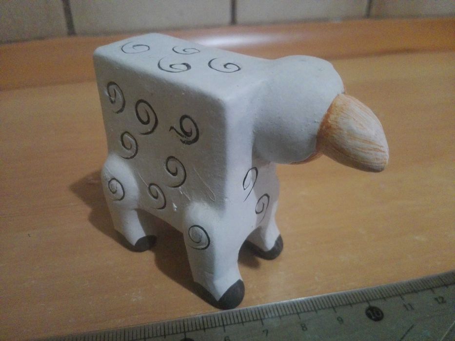 Mała figurka owcy