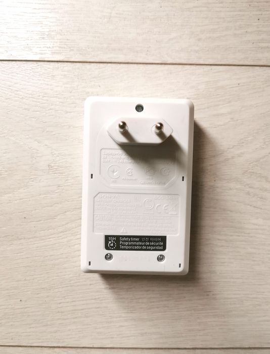 Ładowarka baterii akumulatorków AA lub AAA