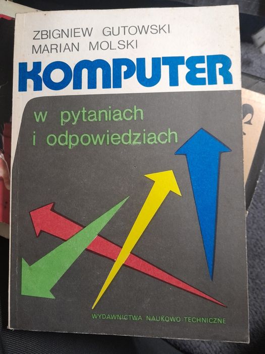 Komputer w pytaniach i odpowiedziach Z.Gutowski, M.Molski