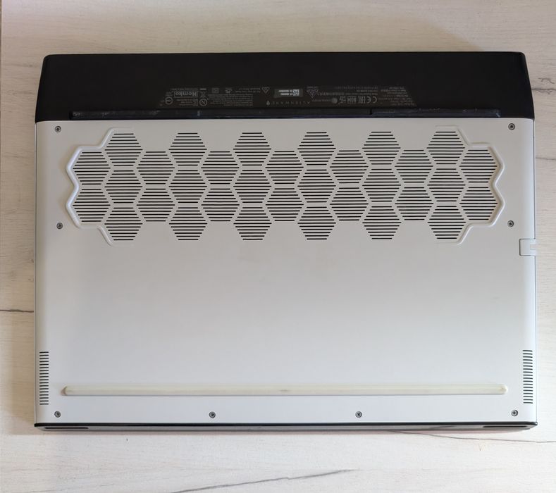 Dell Alienware m15 r3 i7 10875h 32gb ozu, ssd 512 Nvidia 2080 super