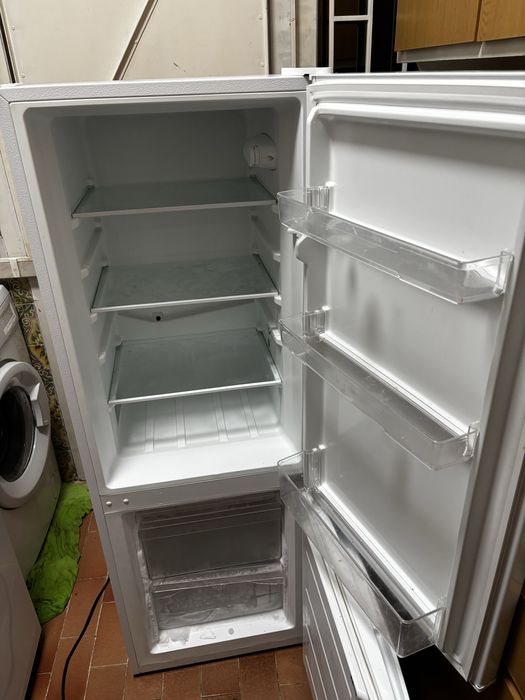 Frigorífico Combinado Selecline 170L - A Funcionar Perfeitamente