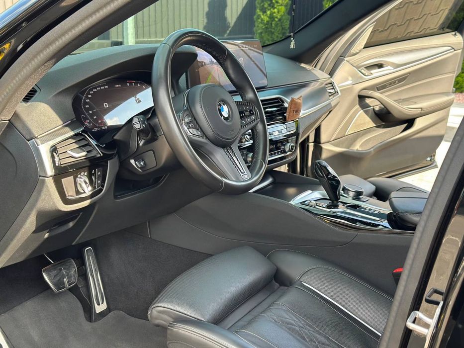 BMW G30 M550i 2022