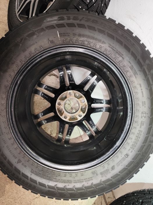 Диски і шиповані шини nokian hakkapeliitta  7 suv 215/70 R16