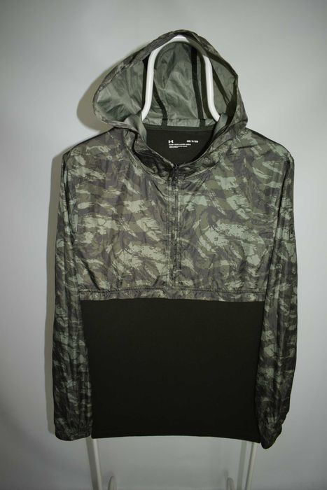 Бігова вітровка анорак Under Armour камо з капюшоном