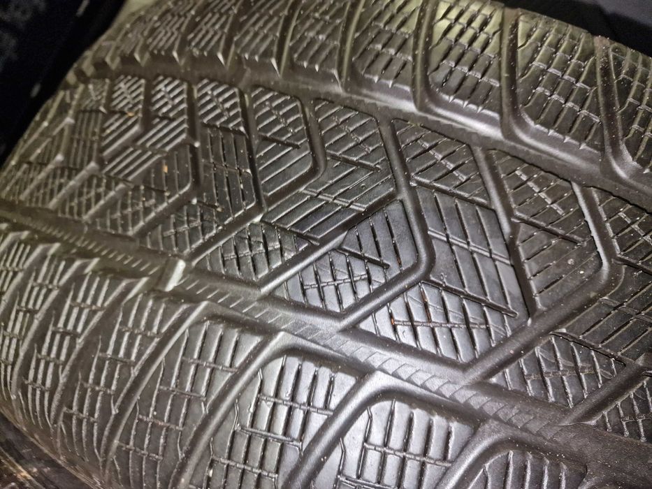 315/30/21_275/35/21 Pirelli  3, Porsche-NO, 19r.-20r.7mm, super kpl.