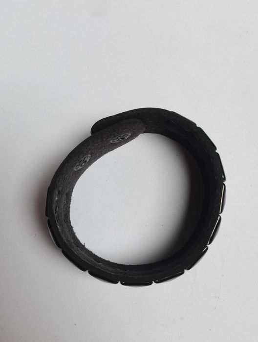 Pieszczocha, bransoletka: 2-rzędowe czarne ćwieki (metal, gothic punk)