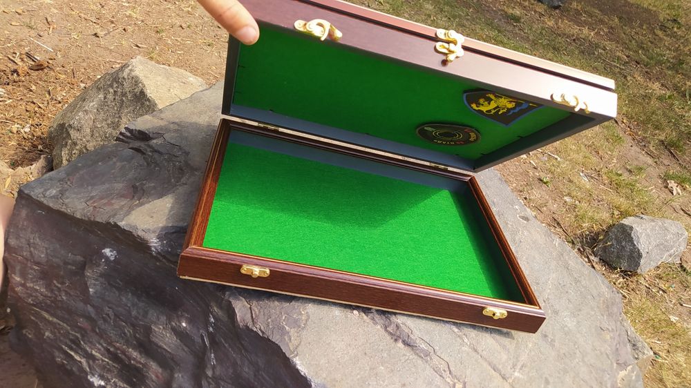 Рамка для медалей, орденів, шевронів на два відділи