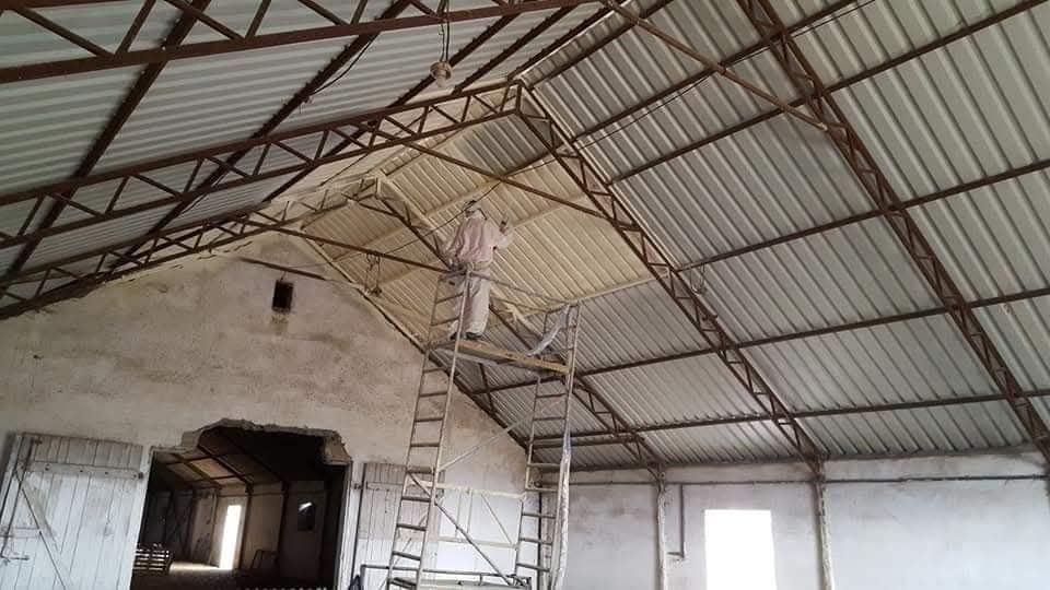 Izolacja Ocieplenie pianą PUR magazyn hala garaż