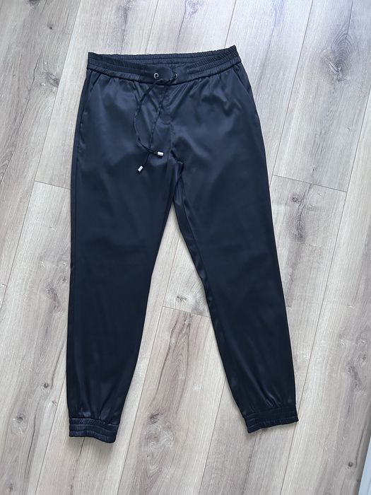 Czarne spodnie joggery damskie imitacja skóry rozmiar M