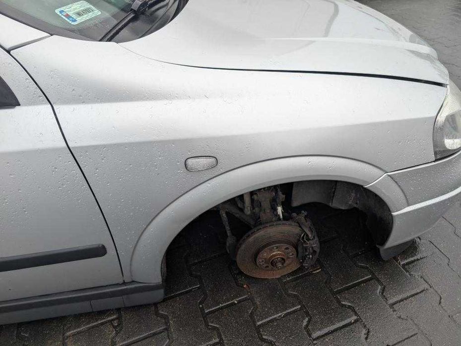 Błotnik prawy przedni przód Opel Astra II G Z157