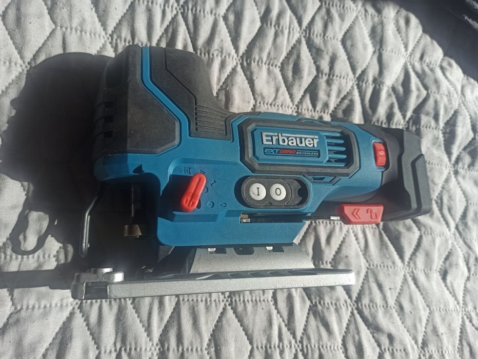 Wyrzynarka akumulatorowa Erbauer 12V compact