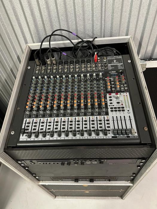 conjunto amplificador + mesa de mistura + leitor de cd