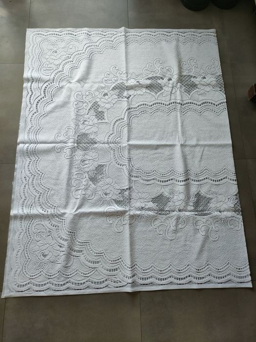 MEGA WYWÓZ - Piękny duży obrus z haftem 230x115 cm