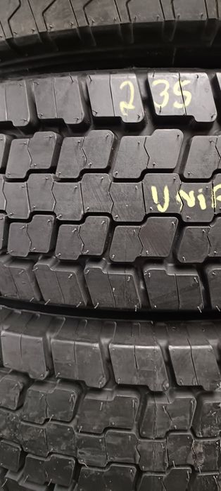 Pneus 235/75/17.5