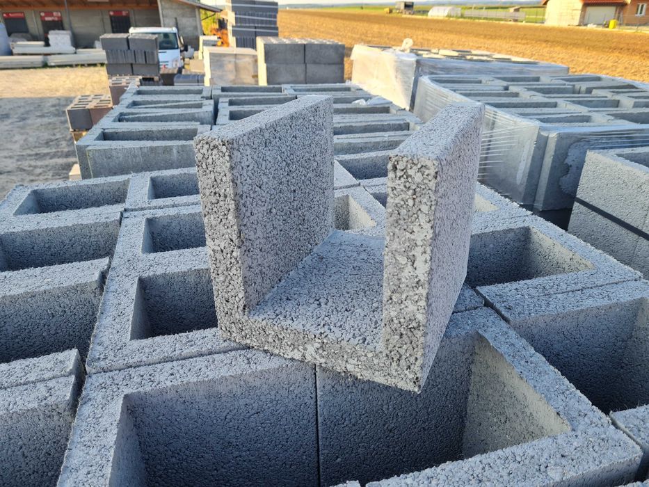 Kształtka U wieńcowa szalunkowa dozbrajająca h 24 i 31cm 4szt/mb