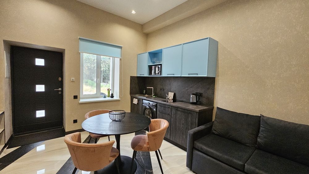 Lux apartments с бассейном возле "Золотого берега"