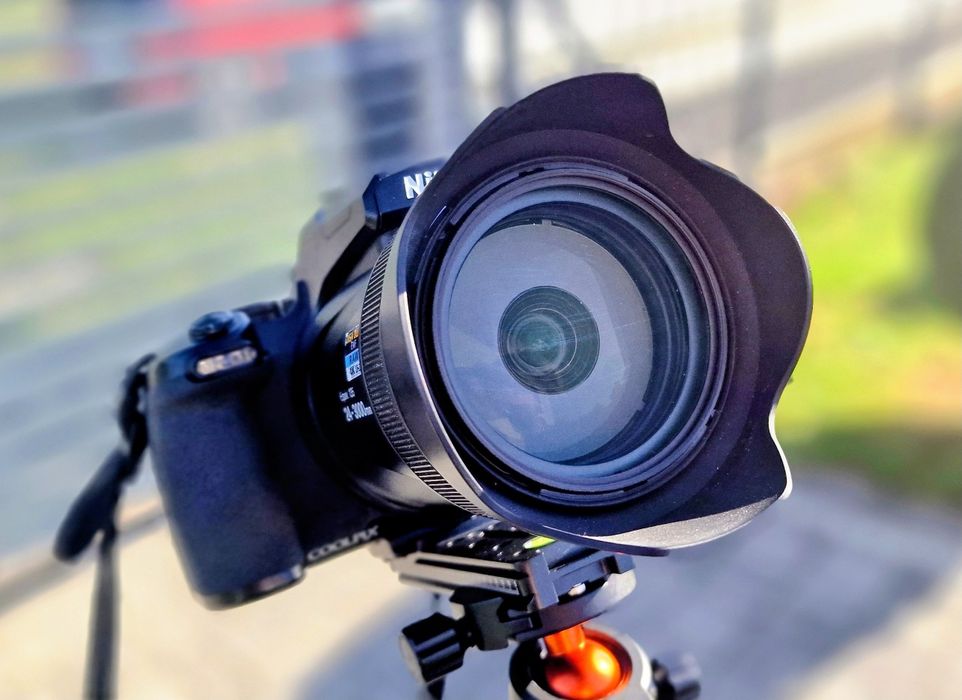 Aparat mega zoom Nikon Coolpix P1000 na obiektyw Sony FE stabilizacja