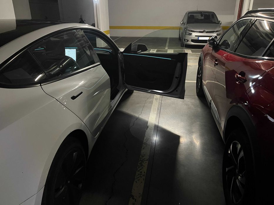 Parqueamento de 17 m2 | Restelo