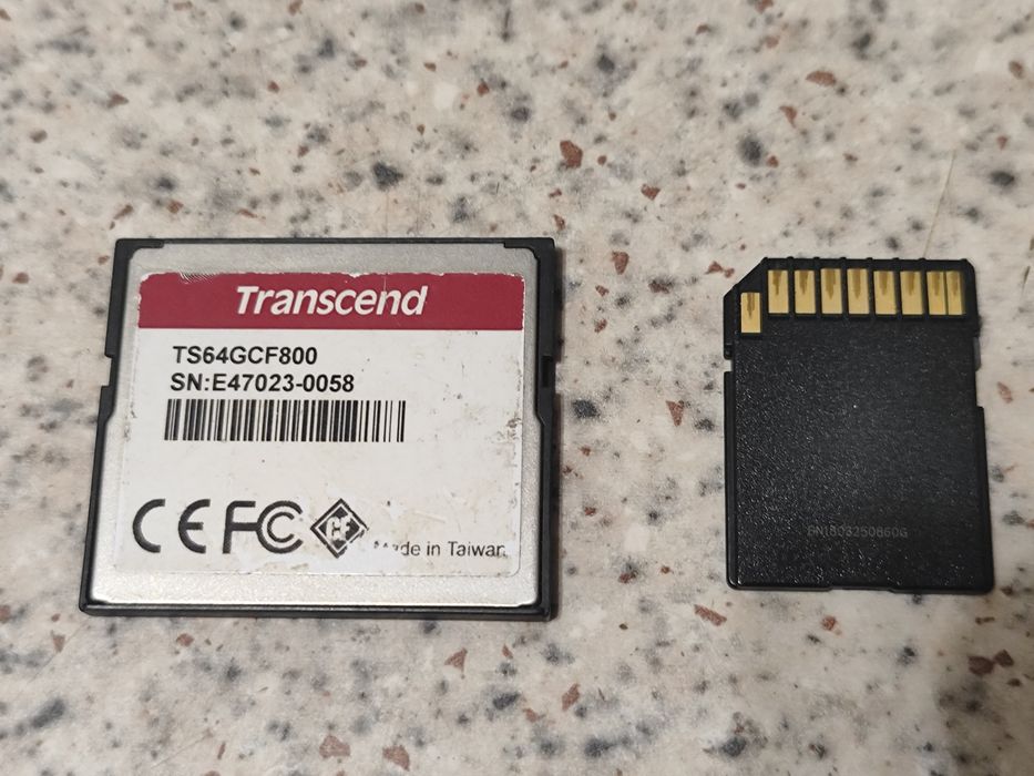 Карта пам'яті Transcend CompactFlash 64GB 800x та SanDisk 64Gb SD