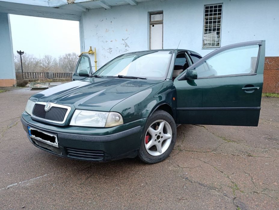 Skoda Octavia Tour 1.6 mpi газ/бензин
Автомобиль каждый день на ходу, очень економная. 
Есть некоторые моменты по кузову, и по мимо есть куда приложить руки. 
Так же интересен обмен предлагайте варианты в приоритете дизель. 
Торг минимальный, без глупых вопросов.