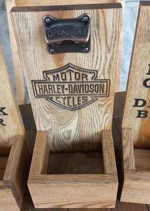 Настінна відкривачка для пива з натурального дерева