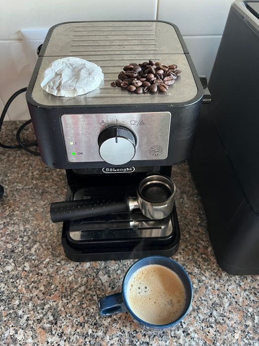 Máquina de café espresso Delonghi, sistema Capuccino, 15 bar.