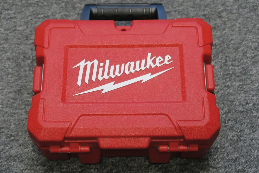 NOWY MILWAUKEE zielony laser 3-punktowy ładowany przez USB