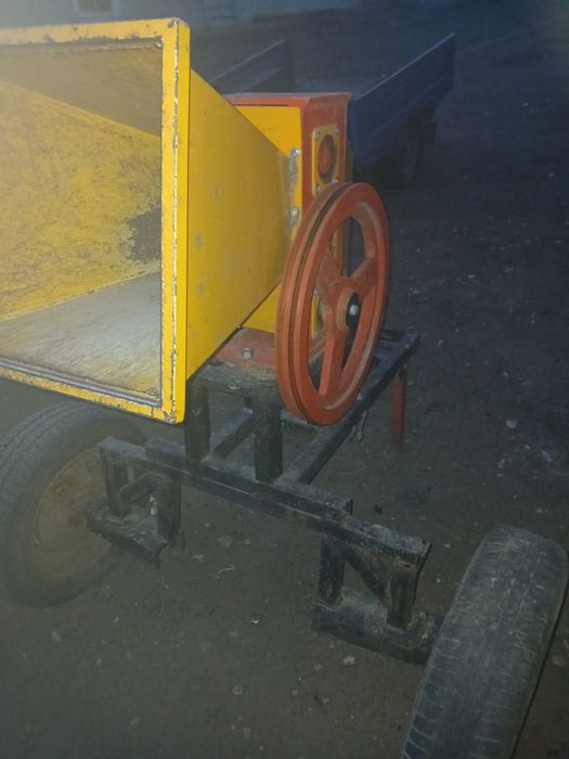 Продаю подрібнювач гілок до мотоблока