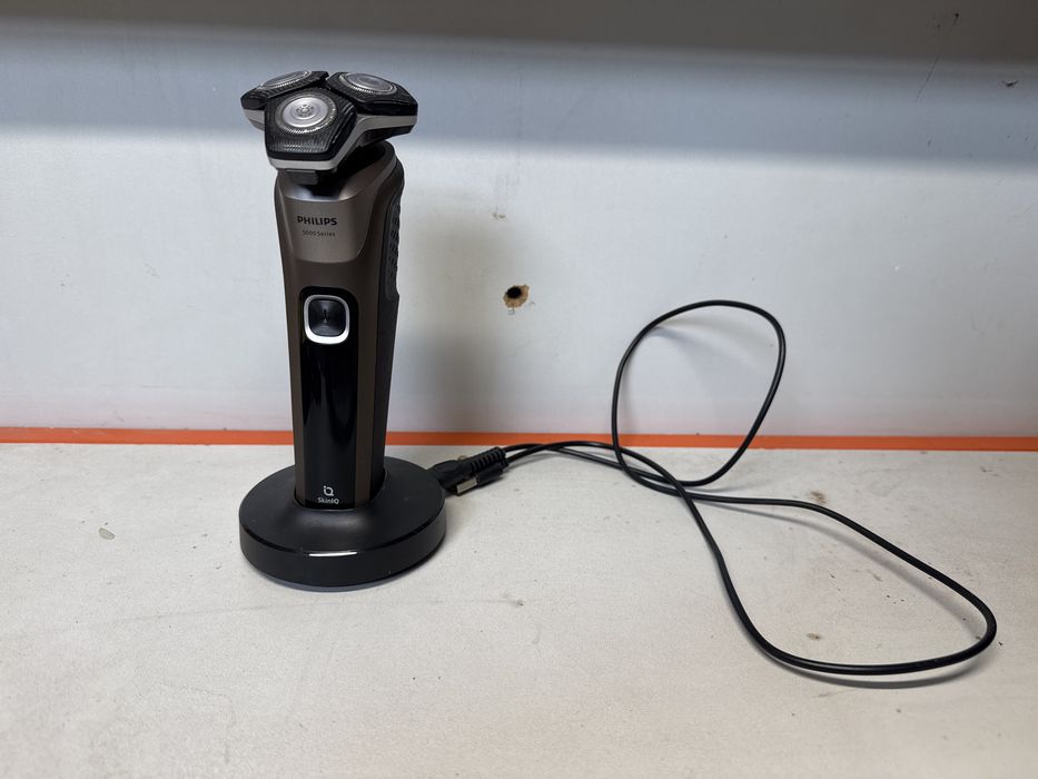 Philips Series 5000 S5886 SkinIQ – golarka elektryczna + trymer + stacja