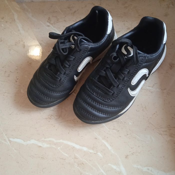 Кросівки для футболу