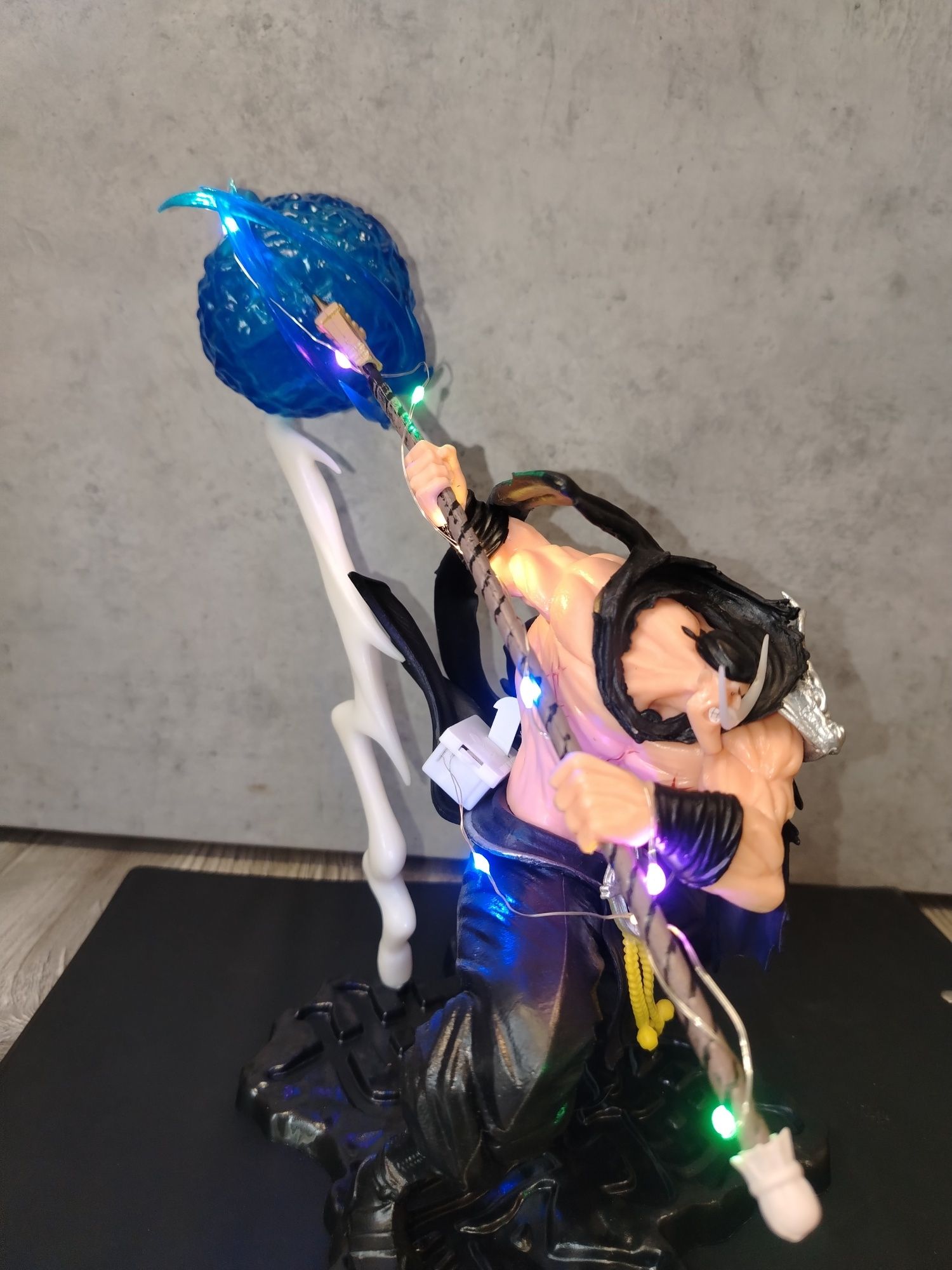 ONE PIECE フィギュア Figurka Anime BIAŁOBRODY Edward Newgate Max One Piece 27CM