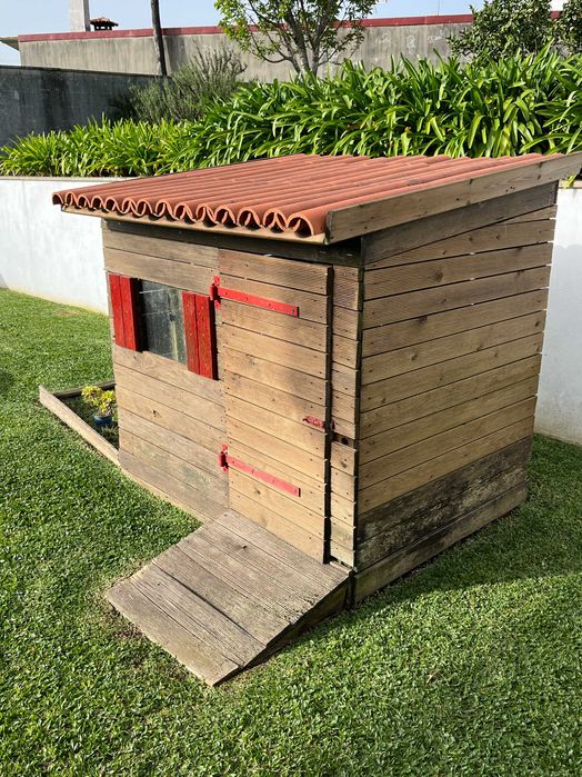 Casa de Madeira Infantil – Estrutura com Telhado