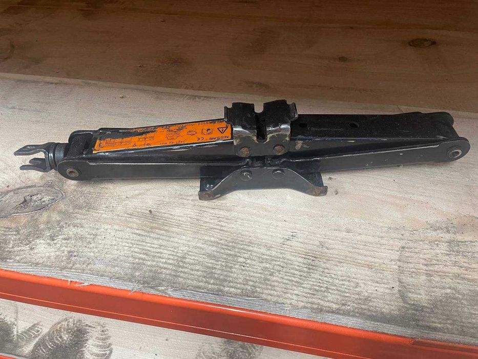 Домкрат Nissan Navara D40. Nissan Pathfinder R51