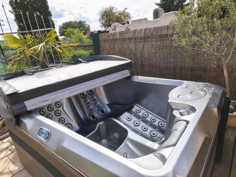 Jacuzzi ogrodowe 1 2 3 osobowe wanna z hydromasażem balia bania jakuzi jakuzzi spa zewnetrzne Delphi Spa pokrowiec dekiel pokrywa