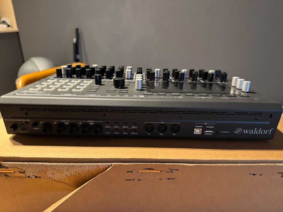 Waldorf iridium com caixa