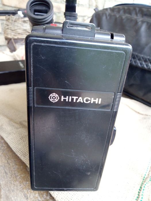 Kamera VHS Hitachi VM-500E + ładowarka Minolta + 2 baterie + torba

Op