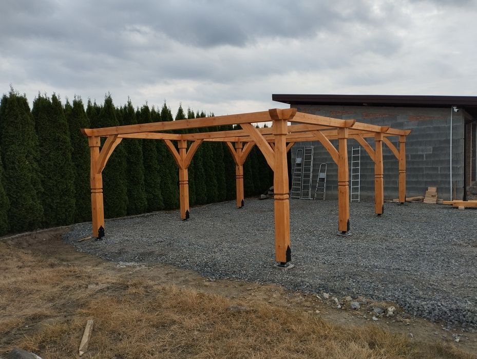 Konstrukcja Wiata na auta carport zdobiona lub gładka