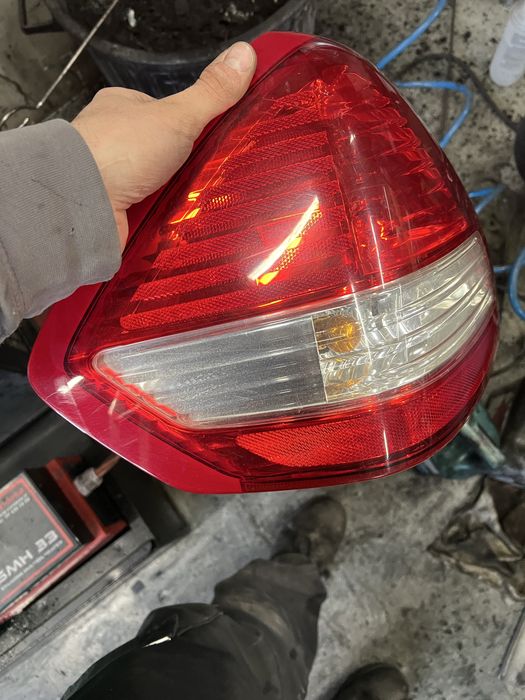 Lampa tylna lewa nissan TIIDA