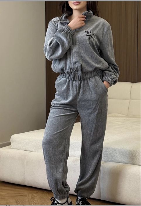 Костюм Premium Prada з якісного велюру в чорному та сірому кольорі