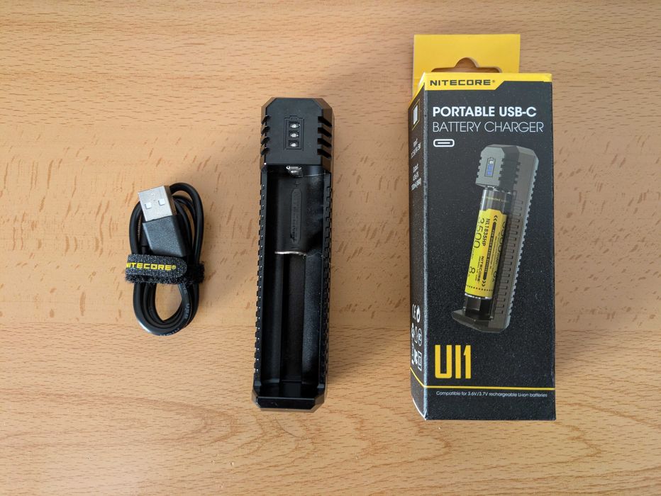 Carregador Baterias Lítio Nitecore UI1