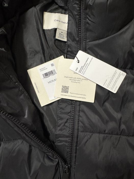 Курточка  Calvin Klein  М
