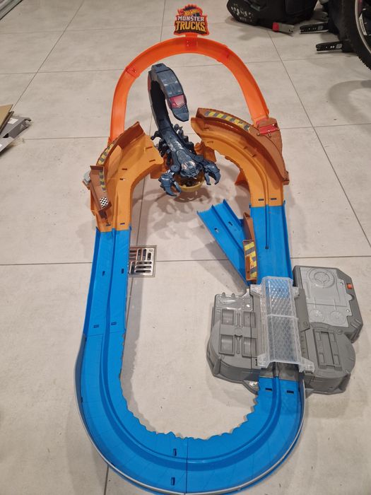 Hot wheels Monster Truck Scorpion tor bez samochodu
