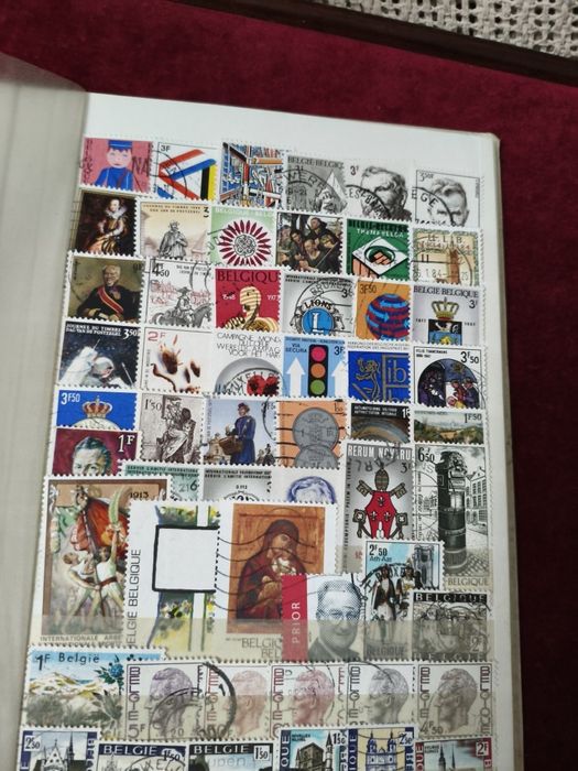 Classificador com 400 selos diferentes Bélgica